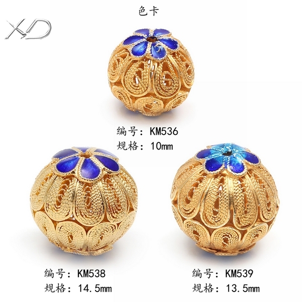 编号:KM536 名称:925银花丝球金色祥云片 规格:10mm 孔:1mm 材质:925银 重量:1.26g/个 说明:适用搭配于水晶珠,项链,手链,半宝石DIY隔珠, 玉器珠和各种首饰珠等等.... 亲们可以自己尽情发挥想象,编出时尚经典的饰品 编号:KM528 名称:925银花丝球金色 规格:14.